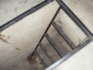 Лестница в погреб металлическая